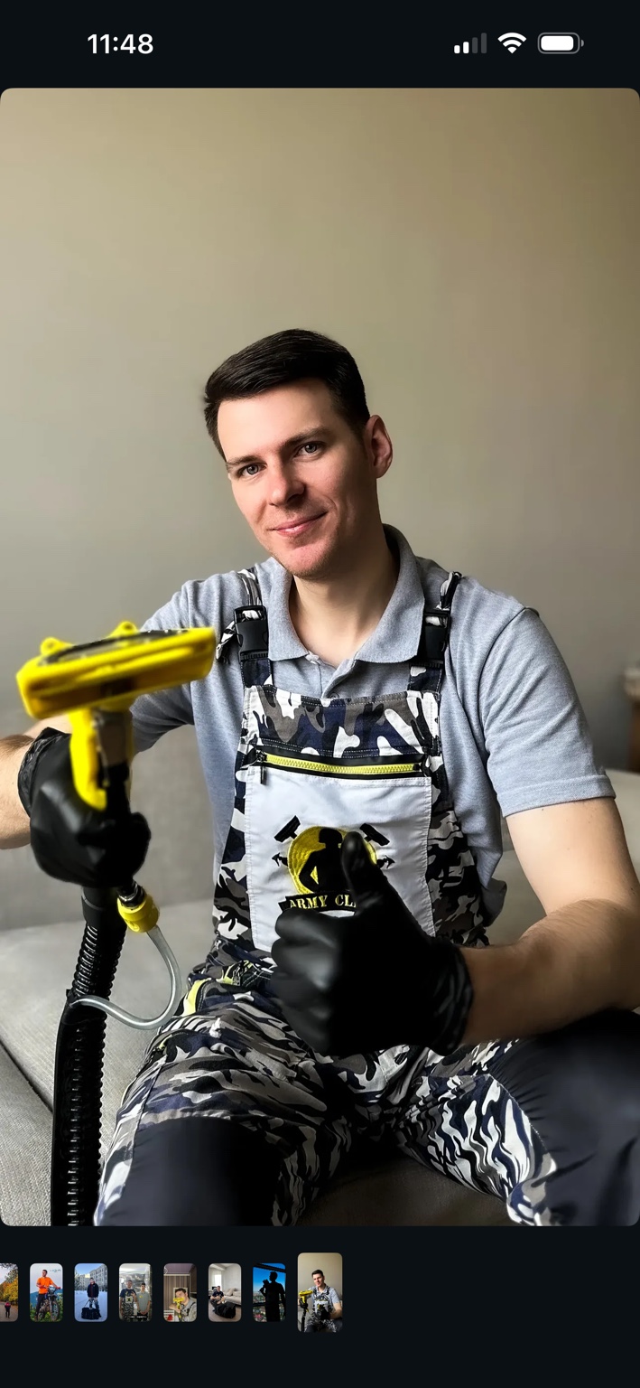 Мастер EnotClean с оборудованием для химчистки
